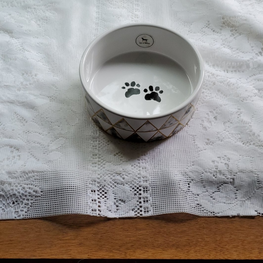Dog/cat bowl